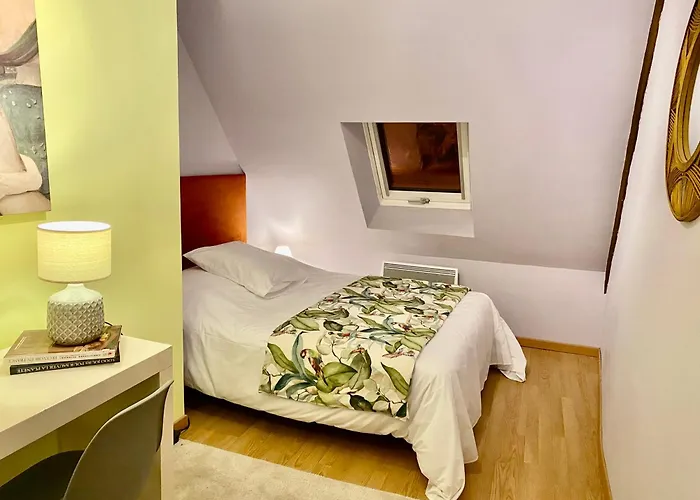 Le K-rouge לינה וארוחת בוקר 3*