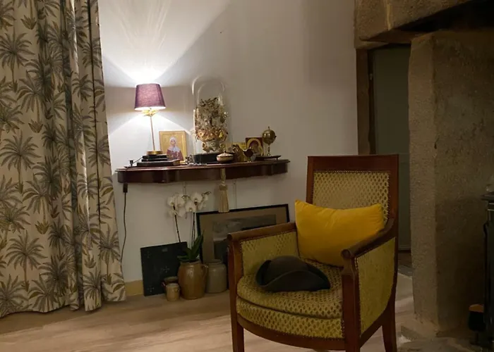 Le K-rouge לינה וארוחת בוקר