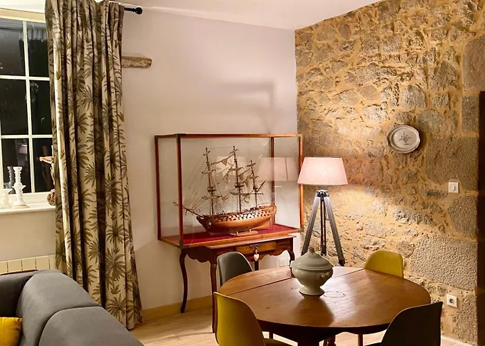 Le K-rouge לינה וארוחת בוקר 3*